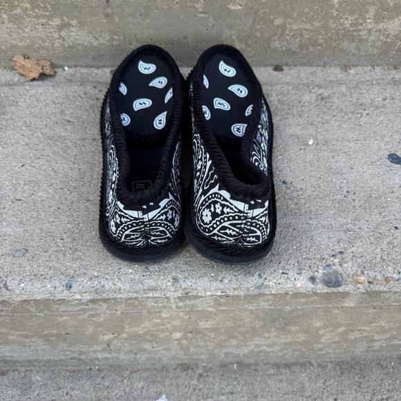 Trooper America Black and White Slippers Unisex Men’s 9/Women’s 11 - Picture 7 of 9